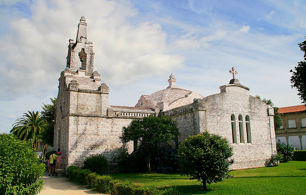 que ver en la isla de La Toja capilla de las conchas