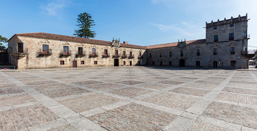 qué ver en Cambados Plaza y Pazo de Fefiñáns