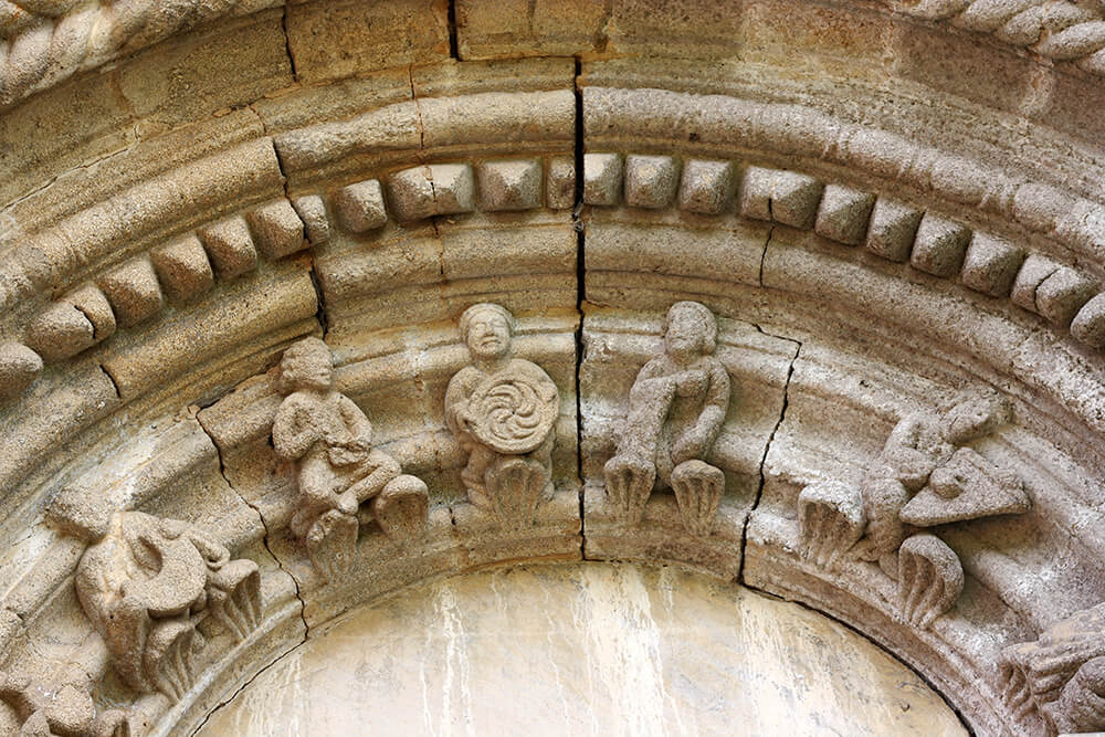 portada del monasterio de Santo Estevo de Ribas de Miño Ribeira Sacra